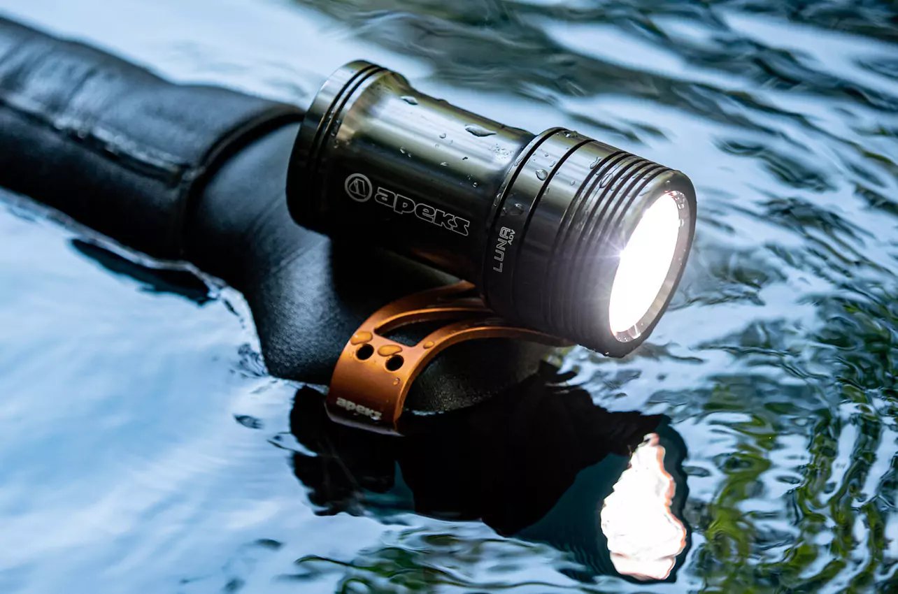 DIVE LIGHTS & TORCHES