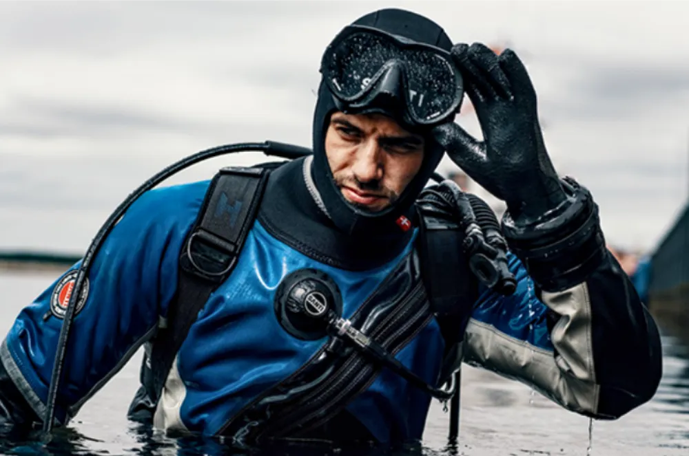 Dive in water wearing SANTI drysuit